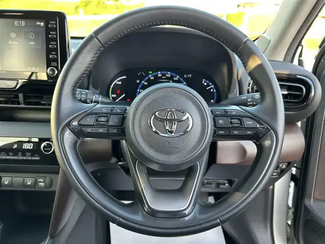 トヨタ ヤリスクロス ハイブリッド Z 岡山県 2022(令4)年 4.4万km ホワイトパールクリスタルシャイン 純正8インチディスプレイオーディオ/フルセグTV、Bluetooth、AM、FM、/Android Auto、Apple Carplay/バックカメラ/パワーバックドア/ブラインドスポットモニター/トヨタセーフティセンス/・プリクラッシュセーフティ/・レーントレーシングアシスト/・レーンディパーチャーアラート/・レーダークルーズコントロール/・オートマチックハイビーム/・ロードサインアシスト/パーキングサポートブレーキ/前席シートヒーター/運転席パワーシート/前後ドライブレコーダー　SN-TW71/前後コーナーセンサー/ビルトインETC