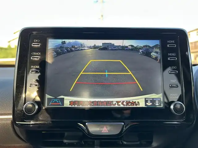 トヨタ ヤリスクロス ハイブリッド Z 岡山県 2022(令4)年 4.4万km ホワイトパールクリスタルシャイン 純正8インチディスプレイオーディオ/フルセグTV、Bluetooth、AM、FM、/Android Auto、Apple Carplay/バックカメラ/パワーバックドア/ブラインドスポットモニター/トヨタセーフティセンス/・プリクラッシュセーフティ/・レーントレーシングアシスト/・レーンディパーチャーアラート/・レーダークルーズコントロール/・オートマチックハイビーム/・ロードサインアシスト/パーキングサポートブレーキ/前席シートヒーター/運転席パワーシート/前後ドライブレコーダー　SN-TW71/前後コーナーセンサー/ビルトインETC