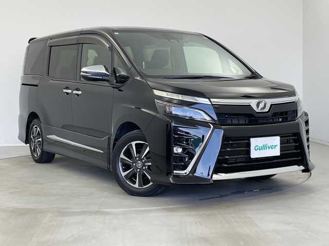 トヨタ ヴォクシー ZS 煌Ⅱ 新潟県 2019(平31)年 7万km ブラック ＡＬＰＩＮＥ製メモリナビ（Bluetooth・CD・DVD・USB）/フリップダウンモニター　/ワンオーナー　/両側パワースライドドア　/バックカメラ　/フルセグ　/衝突被害軽減システム　/前後コーナーセンサー　/ALPINE製前方ドライブレコーダー/LEDオートライト　/オートマチックハイビーム/後席オートエアコン/アイドリングストップ/MTモード付AT/ECOモード/スマートキー/純正フロアマット/純正１６インチアルミホイール