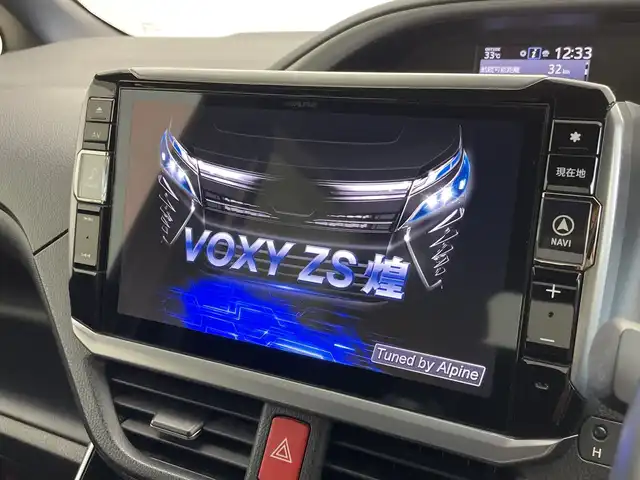 トヨタ ヴォクシー ZS 煌Ⅱ 新潟県 2019(平31)年 7万km ブラック ＡＬＰＩＮＥ製メモリナビ（Bluetooth・CD・DVD・USB）/フリップダウンモニター　/ワンオーナー　/両側パワースライドドア　/バックカメラ　/フルセグ　/衝突被害軽減システム　/前後コーナーセンサー　/ALPINE製前方ドライブレコーダー/LEDオートライト　/オートマチックハイビーム/後席オートエアコン/アイドリングストップ/MTモード付AT/ECOモード/スマートキー/純正フロアマット/純正１６インチアルミホイール