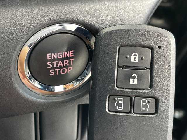 トヨタ ヴォクシー ZS 煌Ⅱ 新潟県 2019(平31)年 7万km ブラック ＡＬＰＩＮＥ製メモリナビ（Bluetooth・CD・DVD・USB）/フリップダウンモニター　/ワンオーナー　/両側パワースライドドア　/バックカメラ　/フルセグ　/衝突被害軽減システム　/前後コーナーセンサー　/ALPINE製前方ドライブレコーダー/LEDオートライト　/オートマチックハイビーム/後席オートエアコン/アイドリングストップ/MTモード付AT/ECOモード/スマートキー/純正フロアマット/純正１６インチアルミホイール