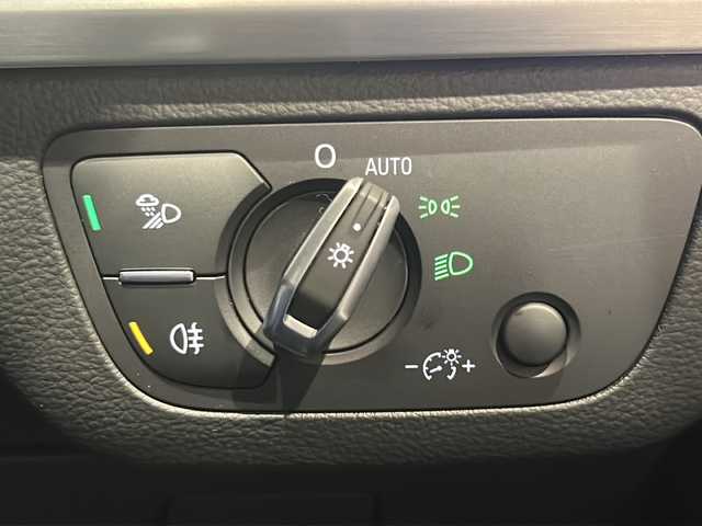 アウディ Ｑ５ 40TDIクワトロ スポーツ 新潟県 2019(令1)年 4.4万km ミトスブラックメタリック Sラインパッケージ/Assistsnce＆Safety/・アダプティブクルーズコントロール/・アクティブレーンアシスト/・ターンアシスト/・エグジットワーニング/・アウディサイドアシスト/・リヤクロストラフィックアシスト/・パークアシスト/・アウディホールドアシスト/・サラウンドビューカメラ/・アウディプレセンスシティ/・アウディプレセンスリヤ/・アドバンストキーシステム/Performanceパッケージ/・ダイナミックサスペンション/・アウディドライブセレクト/・スタートストップシステム/MMiナビゲーション/・AM/FM/TV/DVD/Apple Car Play/BT/Audi Connect/バーチャルコックピット/スポーツシート（フロント）/・電動調節機能（フロント）/LEDマトリックスヘッドライト/純正19インチAW