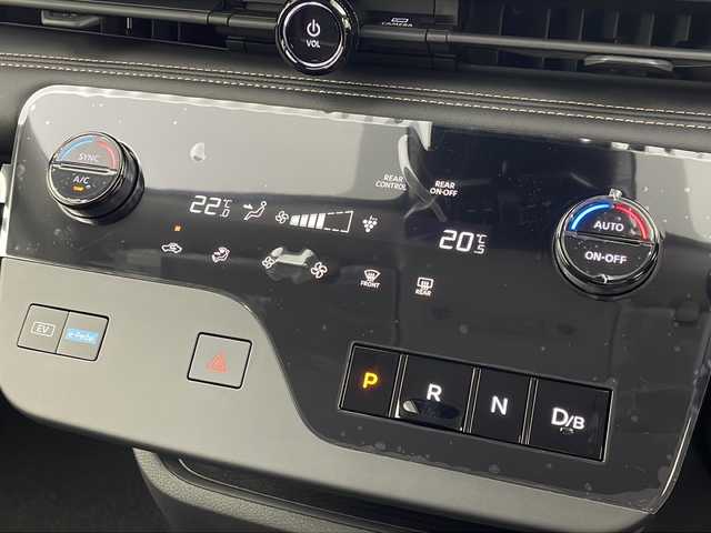 日産 セレナ e－パワー ハイウェイスター V 岐阜県 2025(令7)年 0.1千km プリズムホワイト 登録済み未使用車/純正12.3インチワイド日産コネクトナビ/AM FM/フルセグテレビ/USB/Bluetooth /HDMI/Apple CarPlay /Android Auto/革巻きステアリング/ステアリングリモコン/両側パワースライド/ハンズフリーオートスライドドア/デジタルインナーミラー/アラウンドビューモニター/置くだけ充電機/ビルトインETC2.0/純正前後ドラレコ/SOSコール/プロパイロット/レーダークルーズコントロール/ハンドル支援/車線逸脱警報/車線逸脱防止支援/後側方車両検知警報/後側方衝突防止支援/前方衝突防止支援/踏み間違い衝突防止支援/先行者発信お知らせ機能/標識検知支援/後退時車両検知警報/移動物検知機能/前後ソナー/ふらつき警報