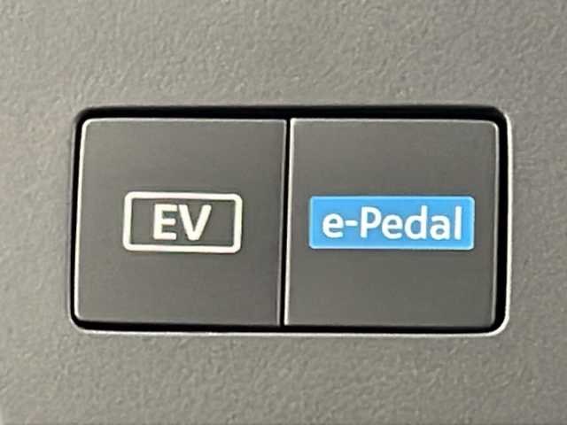 日産 セレナ e－パワー ハイウェイスター V 岐阜県 2025(令7)年 0.1千km プリズムホワイト 登録済み未使用車/純正12.3インチワイド日産コネクトナビ/AM FM/フルセグテレビ/USB/Bluetooth /HDMI/Apple CarPlay /Android Auto/革巻きステアリング/ステアリングリモコン/両側パワースライド/ハンズフリーオートスライドドア/デジタルインナーミラー/アラウンドビューモニター/置くだけ充電機/ビルトインETC2.0/純正前後ドラレコ/SOSコール/プロパイロット/レーダークルーズコントロール/ハンドル支援/車線逸脱警報/車線逸脱防止支援/後側方車両検知警報/後側方衝突防止支援/前方衝突防止支援/踏み間違い衝突防止支援/先行者発信お知らせ機能/標識検知支援/後退時車両検知警報/移動物検知機能/前後ソナー/ふらつき警報