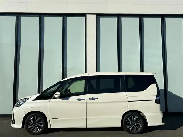 日産 セレナ ハイウェイスター V 大阪府 2020(令2)年 3.3万km ブリリアントホワイトパール 純正ナビ　/  フルセグTV/CD/DVD/Bluetooth/USB　/バックモニター　/後席モニター　/衝突軽減ブレーキ　/ブラインドスポットモニター　/両側パワースライドドア　/クルーズコントロール　/アイドリングストップ　/360°ドライブレコーダー/オートマチックハイビーム　/スマートキー　/全席USBポート/ビルトインＥＴＣ　/ＬＥＤ