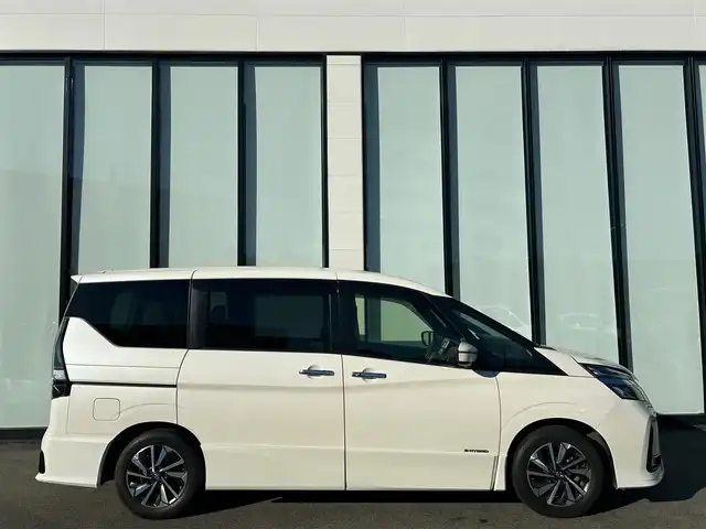 日産 セレナ ハイウェイスター V 大阪府 2020(令2)年 3.3万km ブリリアントホワイトパール 純正ナビ　/  フルセグTV/CD/DVD/Bluetooth/USB　/バックモニター　/後席モニター　/衝突軽減ブレーキ　/ブラインドスポットモニター　/両側パワースライドドア　/クルーズコントロール　/アイドリングストップ　/360°ドライブレコーダー/オートマチックハイビーム　/スマートキー　/全席USBポート/ビルトインＥＴＣ　/ＬＥＤ