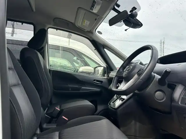 日産 セレナ ハイウェイスター V 大阪府 2020(令2)年 3.3万km ブリリアントホワイトパール 純正ナビ　/  フルセグTV/CD/DVD/Bluetooth/USB　/バックモニター　/後席モニター　/衝突軽減ブレーキ　/ブラインドスポットモニター　/両側パワースライドドア　/クルーズコントロール　/アイドリングストップ　/360°ドライブレコーダー/オートマチックハイビーム　/スマートキー　/全席USBポート/ビルトインＥＴＣ　/ＬＥＤ