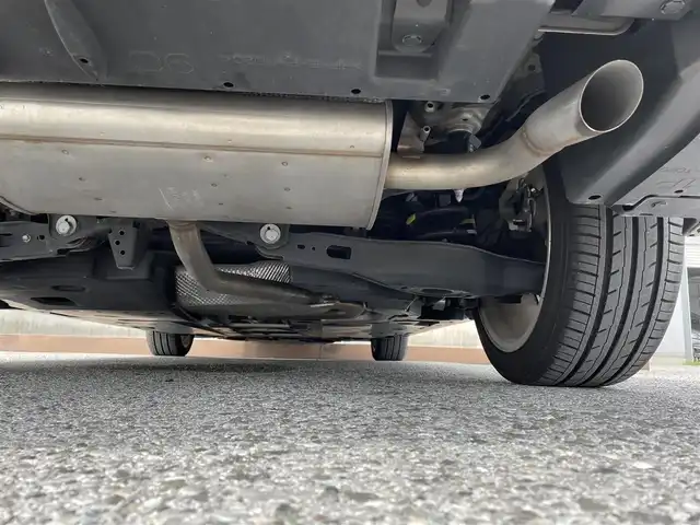 トヨタ プリウス Sセーフティプラス ツートーン 滋賀県 2018(平30)年 4.3万km スティールブロンドM 純正9インチナビ/（AM/FM/CD/DVD/Bluetooth/TVフルセグ/SD/T-connect）/プリクラッシュセーフティシステム/フロントカメラ/バックカメラ/クルーズコントロール/ビルトインETC/レーンキープアシスト/コーナーセンサー/ステアリングスイッチ/ハンズフリーフォン/オートライト/オートエアコン/オートハイビーム/ドライブレコーダー/電動格納ミラー/横滑り防止/パーキングアシスト/パワーウィンドウ/フロントフォグ/スマートキー/スペアキー/プッシュスタート/純正フロアマット/ドアバイザー
