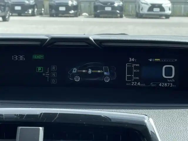 トヨタ プリウス Sセーフティプラス ツートーン 滋賀県 2018(平30)年 4.3万km スティールブロンドM 純正9インチナビ/（AM/FM/CD/DVD/Bluetooth/TVフルセグ/SD/T-connect）/プリクラッシュセーフティシステム/フロントカメラ/バックカメラ/クルーズコントロール/ビルトインETC/レーンキープアシスト/コーナーセンサー/ステアリングスイッチ/ハンズフリーフォン/オートライト/オートエアコン/オートハイビーム/ドライブレコーダー/電動格納ミラー/横滑り防止/パーキングアシスト/パワーウィンドウ/フロントフォグ/スマートキー/スペアキー/プッシュスタート/純正フロアマット/ドアバイザー