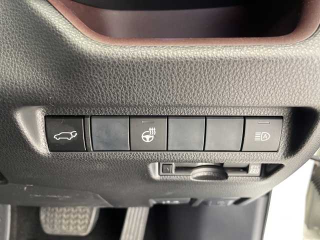 トヨタ ＲＡＶ４ G 愛知県 2019(令1)年 5.7万km ホワイトパールクリスタルシャイン TRDエアロパーツ/純正9型ナビ/サンルーフ/レーダークルーズコントロール/シートヒーター/バックカメラ/電動リアゲート/パワーシート/コーナーセンサー/純正アルミホイール/ルーフレール/ETC2.0/ブラインドスポットモニター/４WD/LEDヘッドライト/ステアリングヒーター/オートマチックハイビーム/ワイヤレス充電器/ドライブレコーダー/衝突軽減システム/フルセグ/CD DVD/Bluetooth/ステアリングスイッチ/スマートキー/プッシュスタート