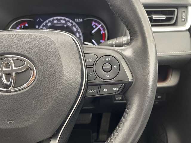 トヨタ ＲＡＶ４ G 愛知県 2019(令1)年 5.7万km ホワイトパールクリスタルシャイン TRDエアロパーツ/純正9型ナビ/サンルーフ/レーダークルーズコントロール/シートヒーター/バックカメラ/電動リアゲート/パワーシート/コーナーセンサー/純正アルミホイール/ルーフレール/ETC2.0/ブラインドスポットモニター/４WD/LEDヘッドライト/ステアリングヒーター/オートマチックハイビーム/ワイヤレス充電器/ドライブレコーダー/衝突軽減システム/フルセグ/CD DVD/Bluetooth/ステアリングスイッチ/スマートキー/プッシュスタート