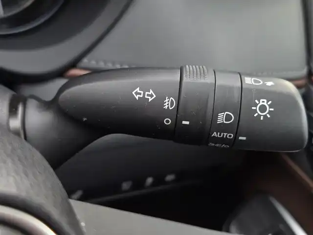 トヨタ ハリアー Z レザーパッケージ 鹿児島県 2020(令2)年 1.1万km ホワイトパールクリスタルシャイン モデリスタエアロ　/社外テール／ブレーキランプ（ネクサスジャパン製）　/社外ダウンサス（ＲＳＲ製Ｔｉ２０００）/社外アルミホイール(Weds/MAVERICK/20インチ)/デジタルインナーミラー　/パノラミックビューモニター　/ＪＢＬプレミアムサウンドシステム/D+N席シートヒーター/D+N席シートベンチレーション/D+N席パワーシート/純正メモリーナビ/Bluetoothオーディオ/パワーバックドア/レーダークルーズコントロール/横滑り防止装置/レーンキープアシスト/前後コーナーセンサー/トヨタセーフティセンス/プッシュスタート/スマートキー/ワンオーナー/純正アルミホイール(18インチ)