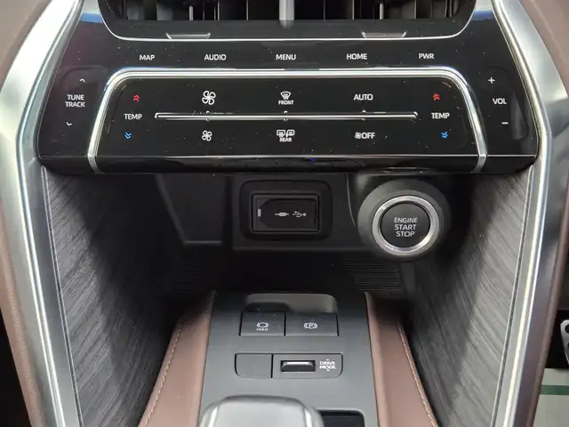 トヨタ ハリアー Z レザーパッケージ 鹿児島県 2020(令2)年 1.1万km ホワイトパールクリスタルシャイン モデリスタエアロ　/社外テール／ブレーキランプ（ネクサスジャパン製）　/社外ダウンサス（ＲＳＲ製Ｔｉ２０００）/社外アルミホイール(Weds/MAVERICK/20インチ)/デジタルインナーミラー　/パノラミックビューモニター　/ＪＢＬプレミアムサウンドシステム/D+N席シートヒーター/D+N席シートベンチレーション/D+N席パワーシート/純正メモリーナビ/Bluetoothオーディオ/パワーバックドア/レーダークルーズコントロール/横滑り防止装置/レーンキープアシスト/前後コーナーセンサー/トヨタセーフティセンス/プッシュスタート/スマートキー/ワンオーナー/純正アルミホイール(18インチ)