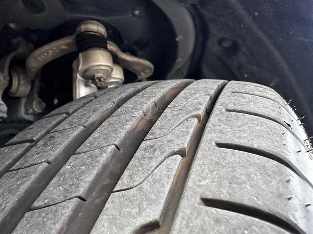トヨタ クラウン ハイブリッド S Cパッケージ 宮城県 2018(平30)年 3.4万km ホワイトパールクリスタルシャイン セーフティパッケージプラス/・パーキングサポートブレーキ/リアカメラディテクション/・パノラミックビューモニター/・インテリジェントパーキングアシスト2/・カラーヘッドアップディスプレイ/＝＝＝/セーフティセンス/・プリクラッシュセーフティ/・レーントレーシングアシスト/・レーダークルーズコントロール/・オートマチックハイビーム/・ロードサインアシスト/・先行車発進告知機能/ブラインドスポットモニター/リアクロストラフィックオートブレーキ/リアクロストラフィックアラート/純正ナビ/・CD/DVD/・Bluetooth/・フルセグTV/ビルトインETC/ドライブレコーダー/AC100V/100Wコンセント/パワーシート/シートヒーター/ステアリグヒーター/革巻きステアリング/パドルシフト/電動パーキングブレーキ/ブレーキホールド/LEDヘッドランプ/フォグランプ/スマートキー＆プッシュスタート/スペアキー/電動格納ミラー/純正17インチAW/純正フロアマット/純正ドアバイザー/W/サイド/カーテンエアバッグ