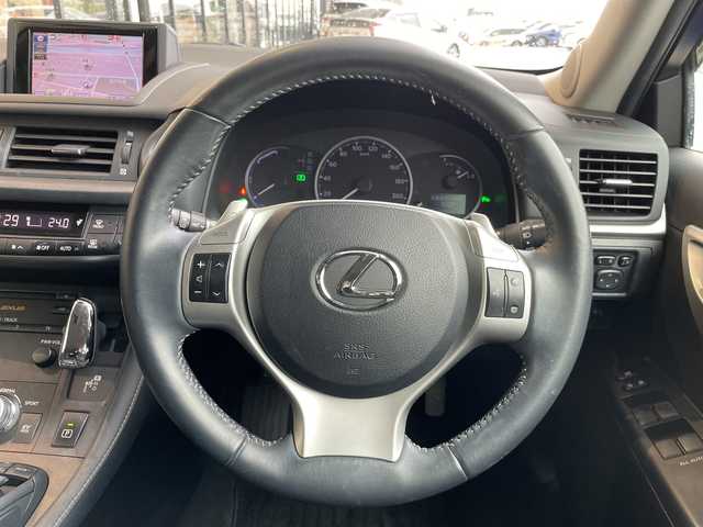 レクサス ＣＴ 200h 愛知県 2013(平25)年 9.2万km エクシードブルーメタリック 純正ナビ/シートヒーター/バックカメラ/コーナーセンサー/純正アルミホイール/LEDヘッドライト/パドルシフト/フルセグ/CD DVD/Bluetooth/ETC/ステアリングスイッチ/スマートキー/プッシュスタート