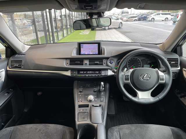 レクサス ＣＴ 200h 愛知県 2013(平25)年 9.2万km エクシードブルーメタリック 純正ナビ/シートヒーター/バックカメラ/コーナーセンサー/純正アルミホイール/LEDヘッドライト/パドルシフト/フルセグ/CD DVD/Bluetooth/ETC/ステアリングスイッチ/スマートキー/プッシュスタート