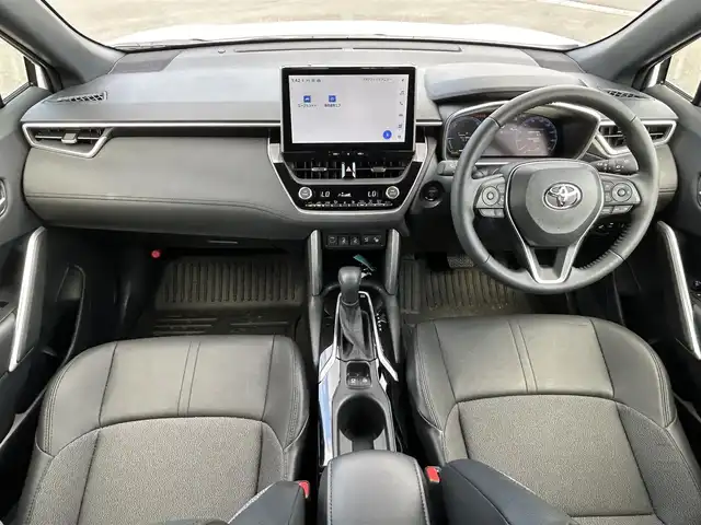 トヨタ カローラ クロス ハイブリッド Z 熊本県 2025(令7)年 0.7万km アティチュードブラックマイカ/プラチナホワイトパールマイカ パノラマルーフ/純正10.5インチディスプレイオーディオ/（Bluetooth/フルセグTV）/パノラミックビューモニター/ブラインドスポットモニター/電動リアゲート/レーダークルーズコントロール/LEDヘッドライト/ハーフレザーシート/シートヒーター/純正18インチナビ/スマートキー/ETC2.0