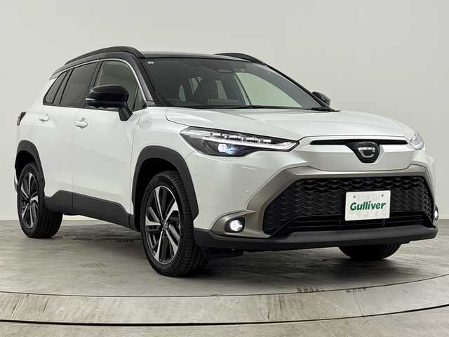 トヨタ カローラ クロス ハイブリッド Z 熊本県 2025(令7)年 0.7万km アティチュードブラックマイカ/プラチナホワイトパールマイカ パノラマルーフ/純正10.5インチディスプレイオーディオ/（Bluetooth/フルセグTV）/パノラミックビューモニター/ブラインドスポットモニター/電動リアゲート/レーダークルーズコントロール/LEDヘッドライト/ハーフレザーシート/シートヒーター/純正18インチナビ/スマートキー/ETC2.0/トヨタチームメイト