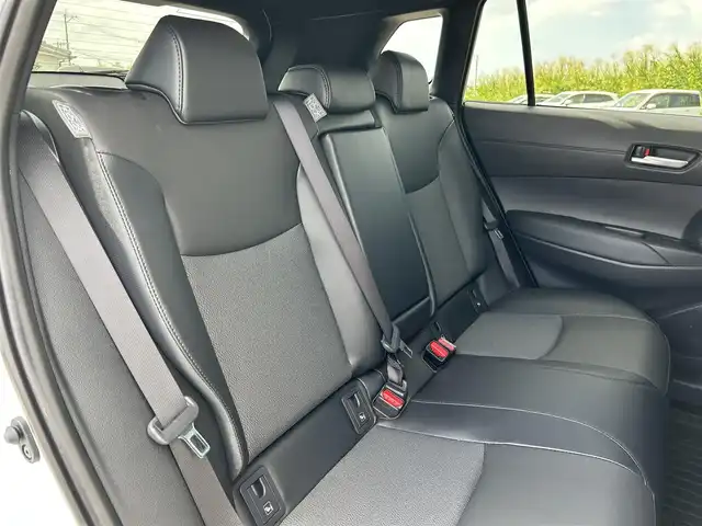 トヨタ カローラ クロス ハイブリッド Z 熊本県 2025(令7)年 0.7万km アティチュードブラックマイカ/プラチナホワイトパールマイカ パノラマルーフ/純正10.5インチディスプレイオーディオ/（Bluetooth/フルセグTV）/パノラミックビューモニター/ブラインドスポットモニター/電動リアゲート/レーダークルーズコントロール/LEDヘッドライト/ハーフレザーシート/シートヒーター/純正18インチナビ/スマートキー/ETC2.0