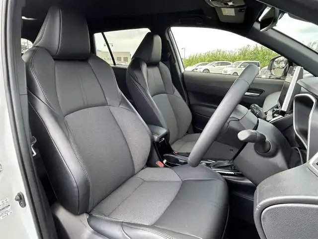 トヨタ カローラ クロス ハイブリッド Z 熊本県 2025(令7)年 0.7万km アティチュードブラックマイカ/プラチナホワイトパールマイカ パノラマルーフ/純正10.5インチディスプレイオーディオ/（Bluetooth/フルセグTV）/パノラミックビューモニター/ブラインドスポットモニター/電動リアゲート/レーダークルーズコントロール/LEDヘッドライト/ハーフレザーシート/シートヒーター/純正18インチナビ/スマートキー/ETC2.0