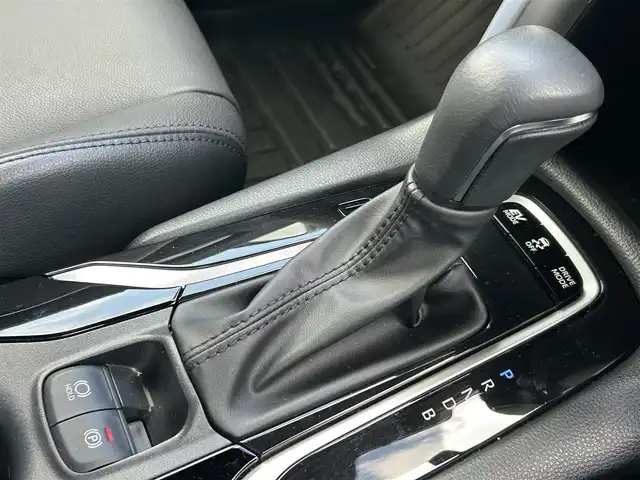 トヨタ カローラ クロス ハイブリッド Z 熊本県 2025(令7)年 0.7万km アティチュードブラックマイカ/プラチナホワイトパールマイカ パノラマルーフ/純正10.5インチディスプレイオーディオ/（Bluetooth/フルセグTV）/パノラミックビューモニター/ブラインドスポットモニター/電動リアゲート/レーダークルーズコントロール/LEDヘッドライト/ハーフレザーシート/シートヒーター/純正18インチナビ/スマートキー/ETC2.0