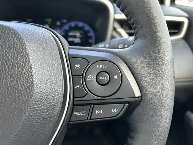 トヨタ カローラ クロス ハイブリッド Z 熊本県 2025(令7)年 0.7万km アティチュードブラックマイカ/プラチナホワイトパールマイカ パノラマルーフ/純正10.5インチディスプレイオーディオ/（Bluetooth/フルセグTV）/パノラミックビューモニター/ブラインドスポットモニター/電動リアゲート/レーダークルーズコントロール/LEDヘッドライト/ハーフレザーシート/シートヒーター/純正18インチナビ/スマートキー/ETC2.0