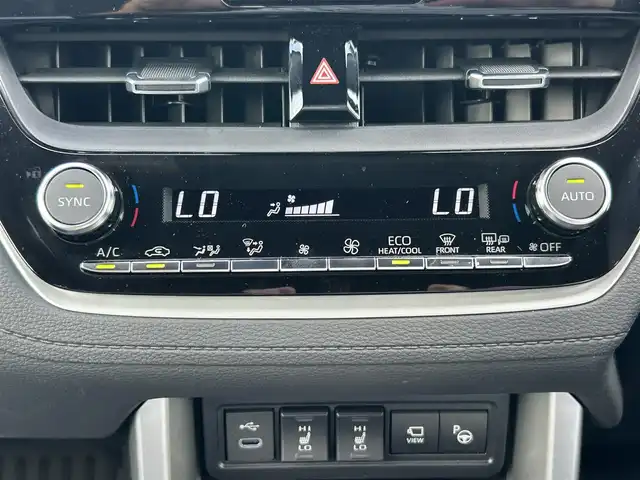 トヨタ カローラ クロス ハイブリッド Z 熊本県 2025(令7)年 0.7万km アティチュードブラックマイカ/プラチナホワイトパールマイカ パノラマルーフ/純正10.5インチディスプレイオーディオ/（Bluetooth/フルセグTV）/パノラミックビューモニター/ブラインドスポットモニター/電動リアゲート/レーダークルーズコントロール/LEDヘッドライト/ハーフレザーシート/シートヒーター/純正18インチナビ/スマートキー/ETC2.0