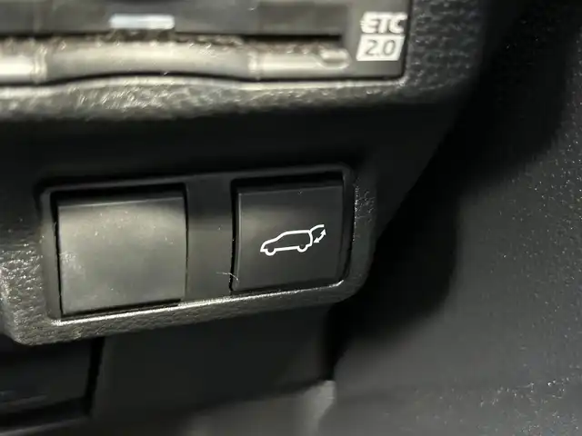 トヨタ カローラ クロス ハイブリッド Z 熊本県 2025(令7)年 0.7万km アティチュードブラックマイカ/プラチナホワイトパールマイカ パノラマルーフ/純正10.5インチディスプレイオーディオ/（Bluetooth/フルセグTV）/パノラミックビューモニター/ブラインドスポットモニター/電動リアゲート/レーダークルーズコントロール/LEDヘッドライト/ハーフレザーシート/シートヒーター/純正18インチナビ/スマートキー/ETC2.0