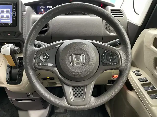 ホンダ Ｎ ＢＯＸ G ホンダセンシング 鹿児島県 2018(平30)年 3.3万km ブリティッシュグリーンP 純正ナビ/(フルセグTV/Bluetooth/DVD/CD)　/バックカメラ　/ドライブレコーダー　/ホンダセンシング/　・衝突軽減ブレーキ/　・誤発進抑制機能/　・路外逸脱抑制機能/　・アダプティブクルーズコントロール/　・先行車発進お知らせ/　・標識認識機能/　・オートハイビーム　/後方コーナーセンサー　/電動格納ミラー/両側スライドドア/チップアップシート/ドアバイザー/LEDヘッドライト/純正フロアマット/スマートキー/プッシュスタート