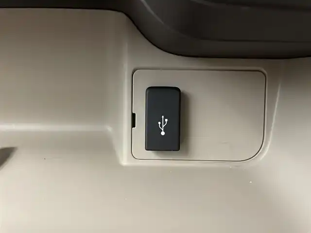 ホンダ Ｎ ＢＯＸ G ホンダセンシング 鹿児島県 2018(平30)年 3.3万km ブリティッシュグリーンP 純正ナビ/(フルセグTV/Bluetooth/DVD/CD)　/バックカメラ　/ドライブレコーダー　/ホンダセンシング/　・衝突軽減ブレーキ/　・誤発進抑制機能/　・路外逸脱抑制機能/　・アダプティブクルーズコントロール/　・先行車発進お知らせ/　・標識認識機能/　・オートハイビーム　/後方コーナーセンサー　/電動格納ミラー/両側スライドドア/チップアップシート/ドアバイザー/LEDヘッドライト/純正フロアマット/スマートキー/プッシュスタート