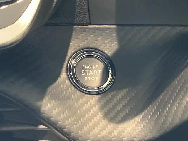プジョー プジョー ２００８ GT 熊本県 2024(令6)年 0.3万km 白Ⅱ スマートキー/プッシュスタート/ETC/前後ドライブレコーダー/レーンキープアシスト/パーキングセンサー/標識認識/アクティブセーフティブレーキ/ブラインドスポットモニター/アダプティブライト/アテンションアラート/インテリジェントハイビーム/ハーフレザーシート/D席パワーシート/シートヒーター/純正LEDヘッドライト/ワイヤレス充電