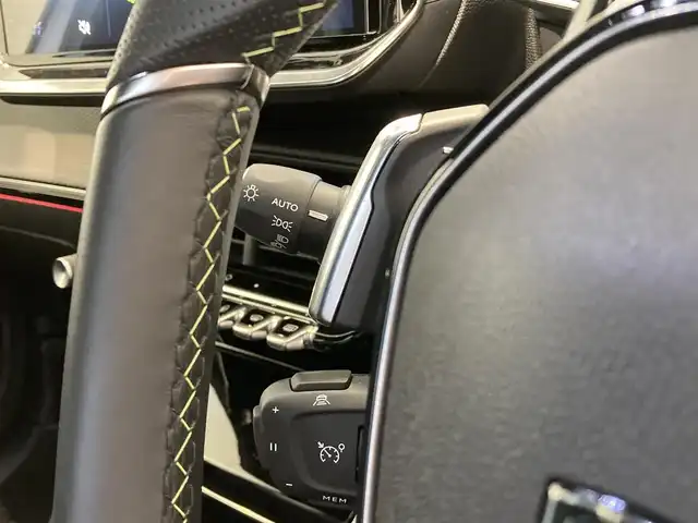 プジョー プジョー ２００８ GT 熊本県 2024(令6)年 0.3万km 白Ⅱ スマートキー/プッシュスタート/ETC/前後ドライブレコーダー/レーンキープアシスト/パーキングセンサー/標識認識/アクティブセーフティブレーキ/ブラインドスポットモニター/アダプティブライト/アテンションアラート/インテリジェントハイビーム/ハーフレザーシート/D席パワーシート/シートヒーター/純正LEDヘッドライト/ワイヤレス充電