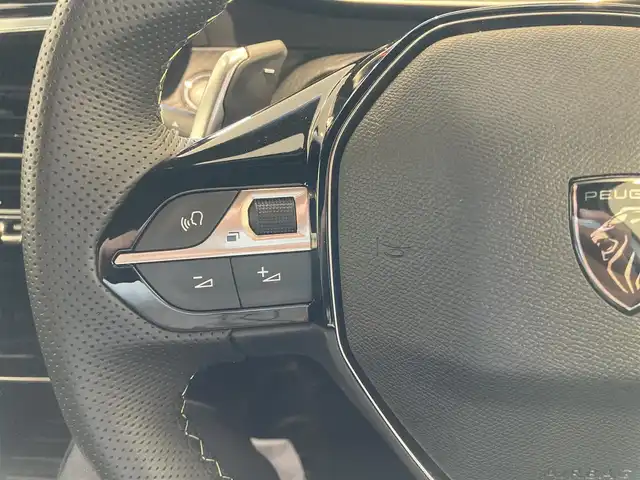 プジョー プジョー ２００８ GT 熊本県 2024(令6)年 0.3万km 白Ⅱ スマートキー/プッシュスタート/ETC/前後ドライブレコーダー/レーンキープアシスト/パーキングセンサー/標識認識/アクティブセーフティブレーキ/ブラインドスポットモニター/アダプティブライト/アテンションアラート/インテリジェントハイビーム/ハーフレザーシート/D席パワーシート/シートヒーター/純正LEDヘッドライト/ワイヤレス充電