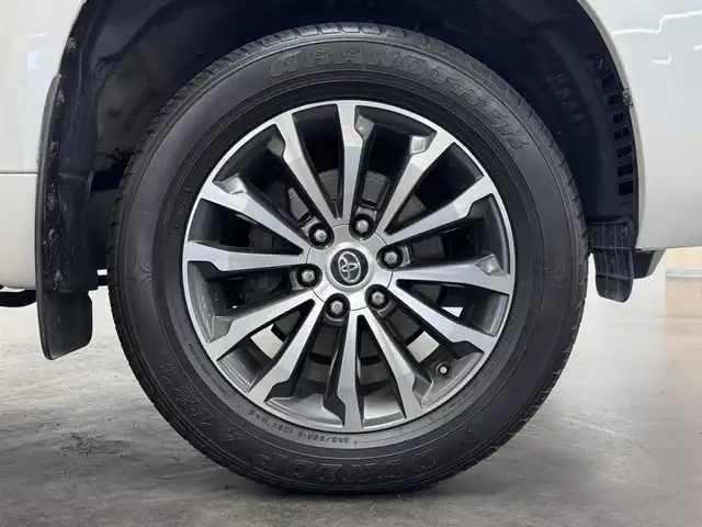 トヨタ ランドクルーザー プラド TX Lパッケージ 三重県 2020(令2)年 6万km ホワイトパールクリスタルシャイン ガソリン/パートタイム4WD/MTモード付フロア6AT/【OP】純正 8インチナビ /（AM/FM/CD/DVD/Blu-ray/SDREC/SD/USB/Bluetooth/AUX/TV）/バックカメラ/ドライブレコーダー 前方/ビルトイン ETC2.0/Toyota Safety Sense/・プリクラッシュセーフティ［PCS］/・レーンディパーチャーアラート［LDA］/・レーダークルコン/・オートハイビーム［AHB］/・【OP】クリアランスソナー＆バックソナー/・トラクションコントロールシステム/装備/・【OP】電動ムーンルーフ/・【OP】ルーフレール（ブラック）/・本革シート（ブラック）/・シートヒーター/ベンチレーション（D/N）/・パワーシート（D8way&ランバーサポート/N4way）/・オートライト/・LED ヘッドランプ＆フロントフォグランプ/・ヘッドライトウォッシャー/・ステアリングスイッチ/・雨滴感応式フロントワイパー/・【OP】純正19inAW/・プッシュスタート/・スマートキーx2/・保/取/ナビ取/など