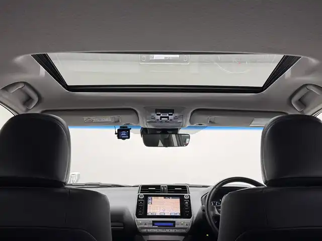 トヨタ ランドクルーザー プラド TX Lパッケージ 三重県 2020(令2)年 6万km ホワイトパールクリスタルシャイン ガソリン/パートタイム4WD/MTモード付フロア6AT/【OP】純正 8インチナビ /（AM/FM/CD/DVD/Blu-ray/SDREC/SD/USB/Bluetooth/AUX/TV）/バックカメラ/ドライブレコーダー 前方/ビルトイン ETC2.0/Toyota Safety Sense/・プリクラッシュセーフティ［PCS］/・レーンディパーチャーアラート［LDA］/・レーダークルコン/・オートハイビーム［AHB］/・【OP】クリアランスソナー＆バックソナー/・トラクションコントロールシステム/装備/・【OP】電動ムーンルーフ/・【OP】ルーフレール（ブラック）/・本革シート（ブラック）/・シートヒーター/ベンチレーション（D/N）/・パワーシート（D8way&ランバーサポート/N4way）/・オートライト/・LED ヘッドランプ＆フロントフォグランプ/・ヘッドライトウォッシャー/・ステアリングスイッチ/・雨滴感応式フロントワイパー/・【OP】純正19inAW/・プッシュスタート/・スマートキーx2/・保/取/ナビ取/など