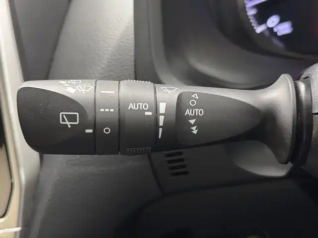 トヨタ ランドクルーザー プラド TX Lパッケージ 三重県 2020(令2)年 6万km ホワイトパールクリスタルシャイン ガソリン/パートタイム4WD/MTモード付フロア6AT/【OP】純正 8インチナビ /（AM/FM/CD/DVD/Blu-ray/SDREC/SD/USB/Bluetooth/AUX/TV）/バックカメラ/ドライブレコーダー 前方/ビルトイン ETC2.0/Toyota Safety Sense/・プリクラッシュセーフティ［PCS］/・レーンディパーチャーアラート［LDA］/・レーダークルコン/・オートハイビーム［AHB］/・【OP】クリアランスソナー＆バックソナー/・トラクションコントロールシステム/装備/・【OP】電動ムーンルーフ/・【OP】ルーフレール（ブラック）/・本革シート（ブラック）/・シートヒーター/ベンチレーション（D/N）/・パワーシート（D8way&ランバーサポート/N4way）/・オートライト/・LED ヘッドランプ＆フロントフォグランプ/・ヘッドライトウォッシャー/・ステアリングスイッチ/・雨滴感応式フロントワイパー/・【OP】純正19inAW/・プッシュスタート/・スマートキーx2/・保/取/ナビ取/など