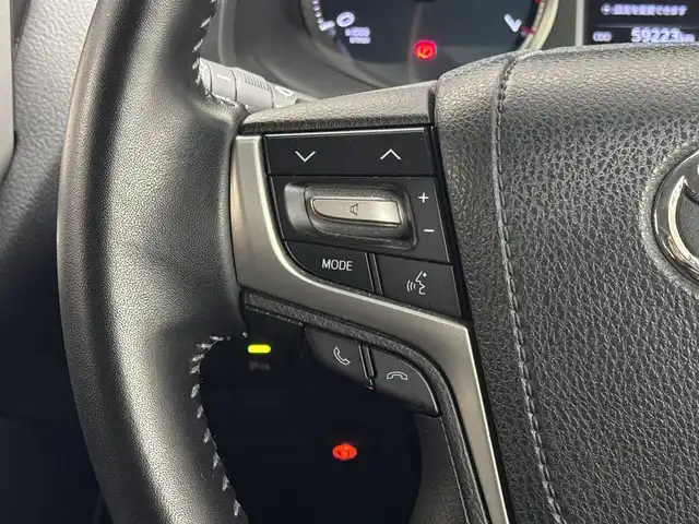 トヨタ ランドクルーザー プラド TX Lパッケージ 三重県 2020(令2)年 6万km ホワイトパールクリスタルシャイン ガソリン/パートタイム4WD/MTモード付フロア6AT/【OP】純正 8インチナビ /（AM/FM/CD/DVD/Blu-ray/SDREC/SD/USB/Bluetooth/AUX/TV）/バックカメラ/ドライブレコーダー 前方/ビルトイン ETC2.0/Toyota Safety Sense/・プリクラッシュセーフティ［PCS］/・レーンディパーチャーアラート［LDA］/・レーダークルコン/・オートハイビーム［AHB］/・【OP】クリアランスソナー＆バックソナー/・トラクションコントロールシステム/装備/・【OP】電動ムーンルーフ/・【OP】ルーフレール（ブラック）/・本革シート（ブラック）/・シートヒーター/ベンチレーション（D/N）/・パワーシート（D8way&ランバーサポート/N4way）/・オートライト/・LED ヘッドランプ＆フロントフォグランプ/・ヘッドライトウォッシャー/・ステアリングスイッチ/・雨滴感応式フロントワイパー/・【OP】純正19inAW/・プッシュスタート/・スマートキーx2/・保/取/ナビ取/など