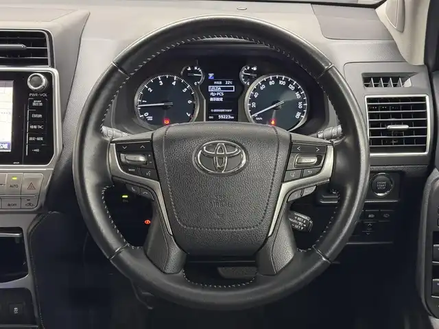 トヨタ ランドクルーザー プラド TX Lパッケージ 三重県 2020(令2)年 6万km ホワイトパールクリスタルシャイン ガソリン/パートタイム4WD/MTモード付フロア6AT/【OP】純正 8インチナビ /（AM/FM/CD/DVD/Blu-ray/SDREC/SD/USB/Bluetooth/AUX/TV）/バックカメラ/ドライブレコーダー 前方/ビルトイン ETC2.0/Toyota Safety Sense/・プリクラッシュセーフティ［PCS］/・レーンディパーチャーアラート［LDA］/・レーダークルコン/・オートハイビーム［AHB］/・【OP】クリアランスソナー＆バックソナー/・トラクションコントロールシステム/装備/・【OP】電動ムーンルーフ/・【OP】ルーフレール（ブラック）/・本革シート（ブラック）/・シートヒーター/ベンチレーション（D/N）/・パワーシート（D8way&ランバーサポート/N4way）/・オートライト/・LED ヘッドランプ＆フロントフォグランプ/・ヘッドライトウォッシャー/・ステアリングスイッチ/・雨滴感応式フロントワイパー/・【OP】純正19inAW/・プッシュスタート/・スマートキーx2/・保/取/ナビ取/など