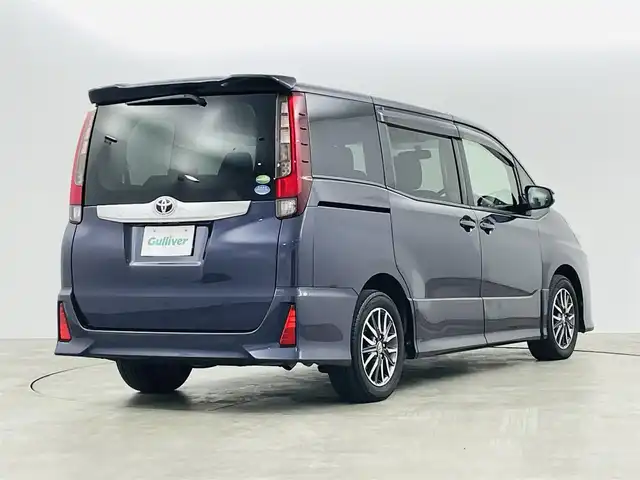 トヨタ ノア Si 福島県 2014(平26)年 5.4万km ダークバイオレットマイカメタリック トヨタセーフティセンスC/・プリクラッシュセーフティ/・レーンディパーチャーアラート/・オートマチックハイビーム/・先行車発進お知らせ機能/純正7インチナビ/・ワンセグTV/BT/SD/CD/DVD/FM/AM/・バックカメラ/・ビルトインETC/・後席フリップダウンモニター/革張りステアリング/・ステアリングスイッチ/電動格納ミラー/・ウィンカーミラー/LEDヘッドライト/・オートライト/・フォグランプ/純正フロアマット/ドアバイザー