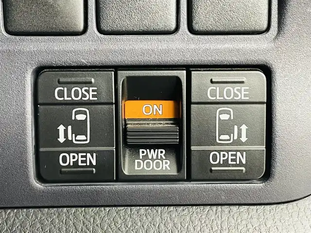 トヨタ ノア Si 福島県 2014(平26)年 5.4万km ダークバイオレットマイカメタリック トヨタセーフティセンスC/・プリクラッシュセーフティ/・レーンディパーチャーアラート/・オートマチックハイビーム/・先行車発進お知らせ機能/純正7インチナビ/・ワンセグTV/BT/SD/CD/DVD/FM/AM/・バックカメラ/・ビルトインETC/・後席フリップダウンモニター/革張りステアリング/・ステアリングスイッチ/電動格納ミラー/・ウィンカーミラー/LEDヘッドライト/・オートライト/・フォグランプ/純正フロアマット/ドアバイザー