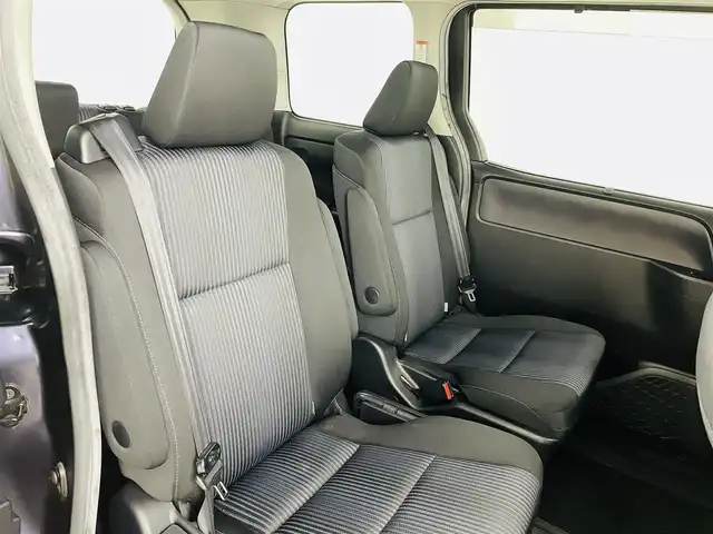 トヨタ ノア Si 福島県 2014(平26)年 5.4万km ダークバイオレットマイカメタリック トヨタセーフティセンスC/・プリクラッシュセーフティ/・レーンディパーチャーアラート/・オートマチックハイビーム/・先行車発進お知らせ機能/純正7インチナビ/・ワンセグTV/BT/SD/CD/DVD/FM/AM/・バックカメラ/・ビルトインETC/・後席フリップダウンモニター/革張りステアリング/・ステアリングスイッチ/電動格納ミラー/・ウィンカーミラー/LEDヘッドライト/・オートライト/・フォグランプ/純正フロアマット/ドアバイザー