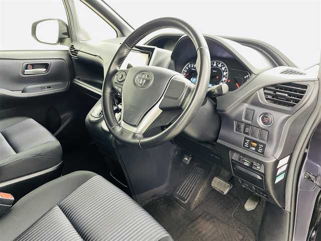 トヨタ ノア Si 長野県 2014(平26)年 5.4万km ダークバイオレットマイカメタリック トヨタセーフティセンスC/・プリクラッシュセーフティ/・レーンディパーチャーアラート/・オートマチックハイビーム/・先行車発進お知らせ機能/純正7インチナビ/・ワンセグTV/BT/SD/CD/DVD/FM/AM/・バックカメラ/・ビルトインETC/・後席フリップダウンモニター/革張りステアリング/・ステアリングスイッチ/電動格納ミラー/・ウィンカーミラー/LEDヘッドライト/・オートライト/・フォグランプ/純正フロアマット/ドアバイザー