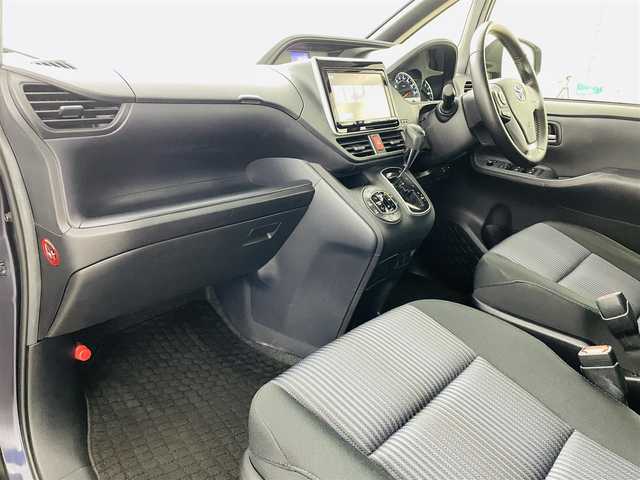 トヨタ ノア Si 長野県 2014(平26)年 5.4万km ダークバイオレットマイカメタリック トヨタセーフティセンスC/・プリクラッシュセーフティ/・レーンディパーチャーアラート/・オートマチックハイビーム/・先行車発進お知らせ機能/純正7インチナビ/・ワンセグTV/BT/SD/CD/DVD/FM/AM/・バックカメラ/・ビルトインETC/・後席フリップダウンモニター/革張りステアリング/・ステアリングスイッチ/電動格納ミラー/・ウィンカーミラー/LEDヘッドライト/・オートライト/・フォグランプ/純正フロアマット/ドアバイザー