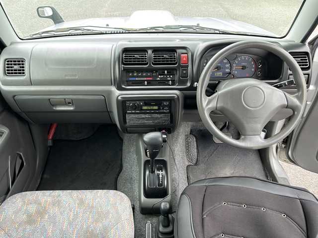 スズキ ジムニー XG 岐阜県 2001(平13)年 15.8万km シルキーシルバーメタリック 登録時走行距離157387km/ルーフレール/背面タイヤ/オーディオ/リモコンキー/布系シート/フルフラットシート/純正フロアマット/エアコン/ハロゲンヘッドライト/エアバッグ運転席・助手席/パワーウィンドウ／パワーステアリング