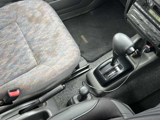 スズキ ジムニー XG 岐阜県 2001(平13)年 15.8万km シルキーシルバーメタリック 登録時走行距離157387km/ルーフレール/背面タイヤ/オーディオ/リモコンキー/布系シート/フルフラットシート/純正フロアマット/エアコン/ハロゲンヘッドライト/エアバッグ運転席・助手席/パワーウィンドウ／パワーステアリング