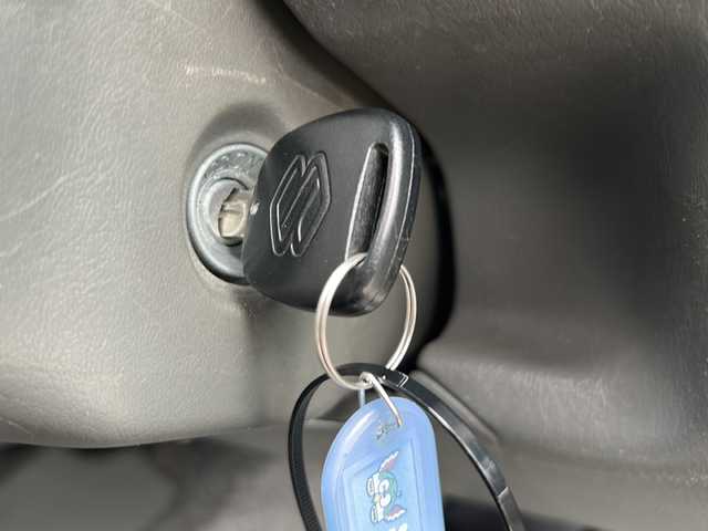 スズキ ジムニー XG 岐阜県 2001(平13)年 15.8万km シルキーシルバーメタリック 登録時走行距離157387km/ルーフレール/背面タイヤ/オーディオ/リモコンキー/布系シート/フルフラットシート/純正フロアマット/エアコン/ハロゲンヘッドライト/エアバッグ運転席・助手席/パワーウィンドウ／パワーステアリング