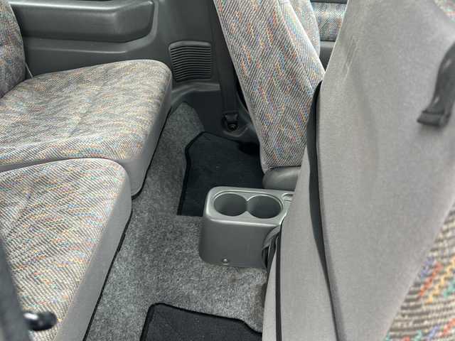 スズキ ジムニー XG 岐阜県 2001(平13)年 15.8万km シルキーシルバーメタリック 登録時走行距離157387km/ルーフレール/背面タイヤ/オーディオ/リモコンキー/布系シート/フルフラットシート/純正フロアマット/エアコン/ハロゲンヘッドライト/エアバッグ運転席・助手席/パワーウィンドウ／パワーステアリング