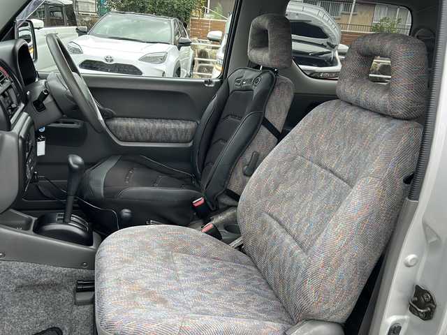 スズキ ジムニー XG 岐阜県 2001(平13)年 15.8万km シルキーシルバーメタリック 登録時走行距離157387km/ルーフレール/背面タイヤ/オーディオ/リモコンキー/布系シート/フルフラットシート/純正フロアマット/エアコン/ハロゲンヘッドライト/エアバッグ運転席・助手席/パワーウィンドウ／パワーステアリング