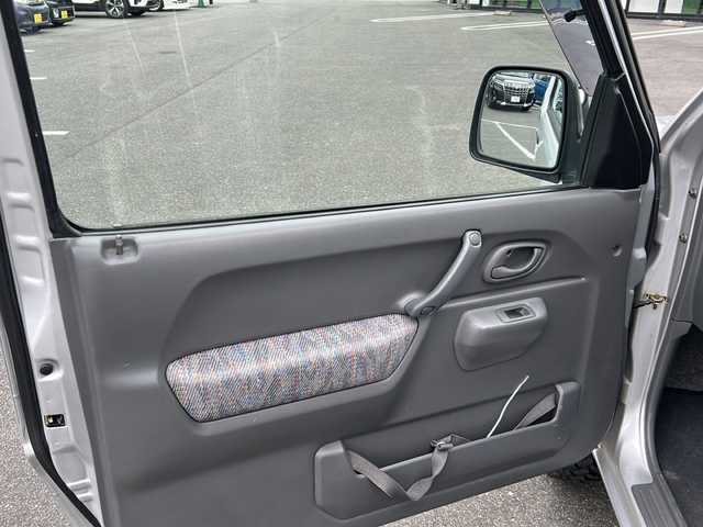 スズキ ジムニー XG 岐阜県 2001(平13)年 15.8万km シルキーシルバーメタリック 登録時走行距離157387km/ルーフレール/背面タイヤ/オーディオ/リモコンキー/布系シート/フルフラットシート/純正フロアマット/エアコン/ハロゲンヘッドライト/エアバッグ運転席・助手席/パワーウィンドウ／パワーステアリング