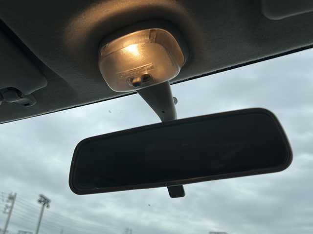 スズキ ジムニー XG 岐阜県 2001(平13)年 15.8万km シルキーシルバーメタリック 登録時走行距離157387km/ルーフレール/背面タイヤ/オーディオ/リモコンキー/布系シート/フルフラットシート/純正フロアマット/エアコン/ハロゲンヘッドライト/エアバッグ運転席・助手席/パワーウィンドウ／パワーステアリング